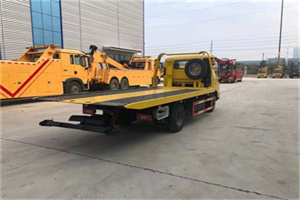 阎村非事故拖车